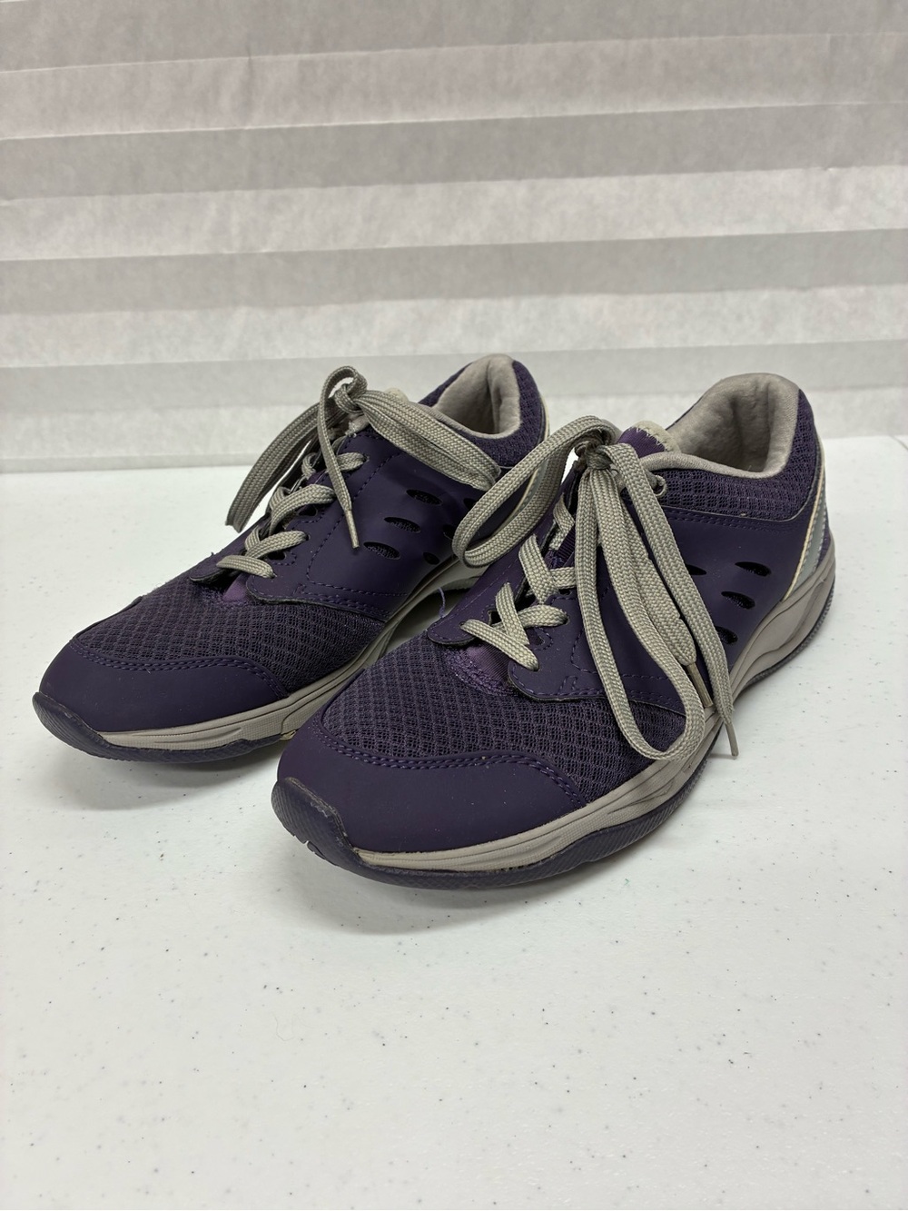 Vionic womens 8 Venture running shoes walking purple gray orthopedic
